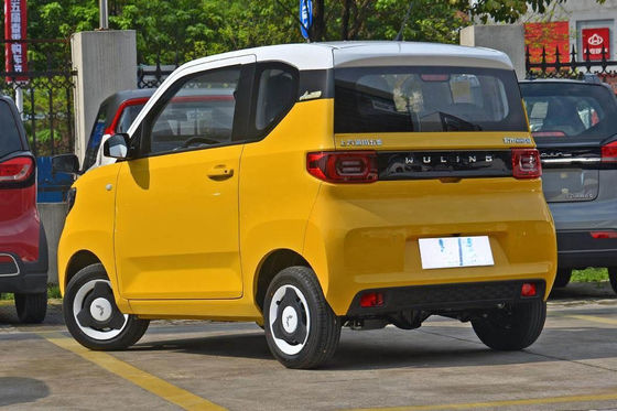 Dimensione compatta dei mini EV delle automobili di 120-170KM di Wuling Ev dell'automobile 3 sedili delle porte 4