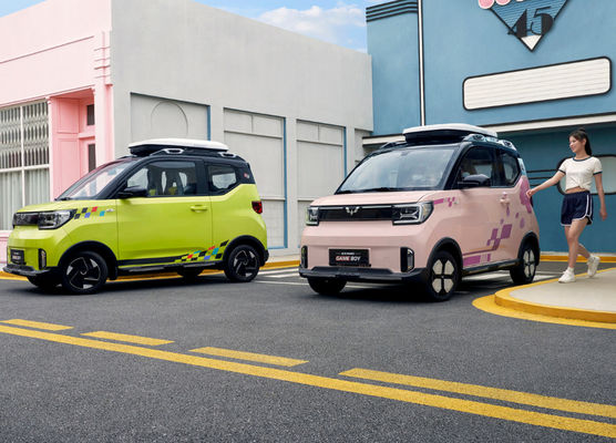 Dimensione compatta dei mini EV delle automobili di 120-170KM di Wuling Ev dell'automobile 3 sedili delle porte 4