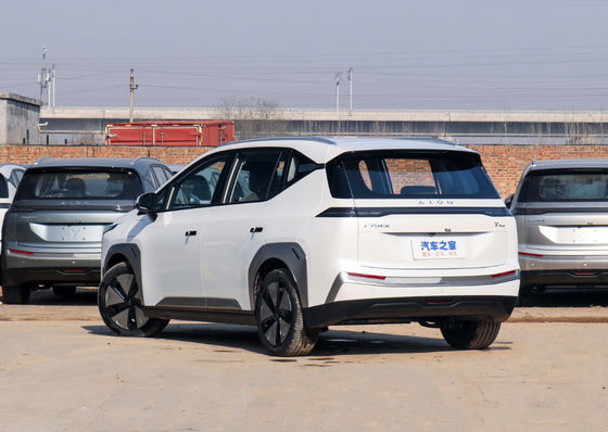 5 porte 5 mette l'automobile a sedere elettrica AION Y di AION più il compatto Suv 510-610KM