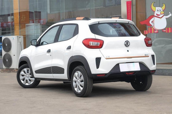 5 porte 4 mette il veicolo elettrico a sedere 330KM Dongfeng Fengshen Ex1 del motore di Dongfeng