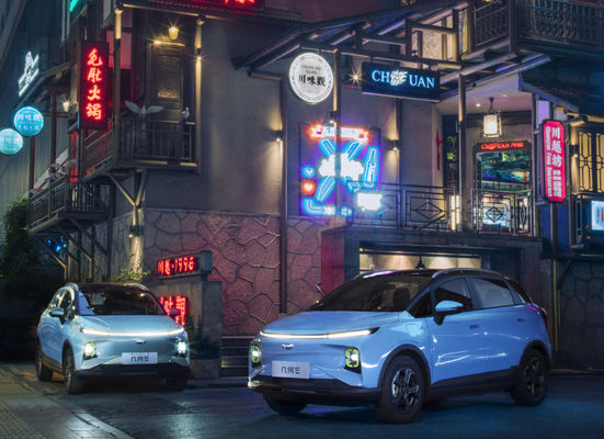 la geometria elettrica E Geely 320-410KM di 60kw Geely Suv 5 porte 4 sedili