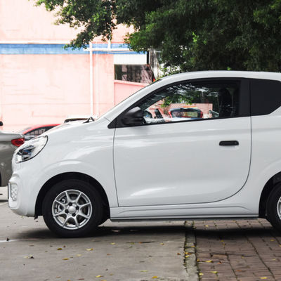3 porte 4 mette l'automobile a sedere elettrica SAIC Roewe 311KM ABILI del motore di SAIC