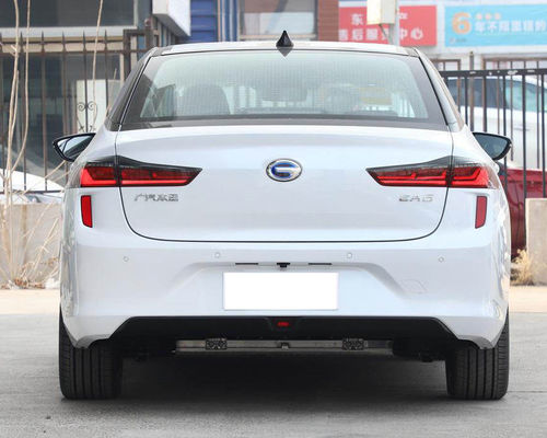L'automobile elettrica 510KM della berlina di Guangqi Yilue EA6 4 porte 5 mette la tassa a sedere rapida 0.78H