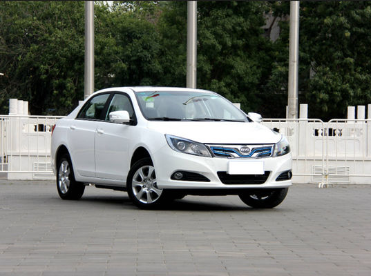 Porte elettriche pure di rendimento elevato di 305KM 400KM BYD E5 EV 4 5 sedili
