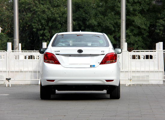 Porte elettriche pure di rendimento elevato di 305KM 400KM BYD E5 EV 4 5 sedili