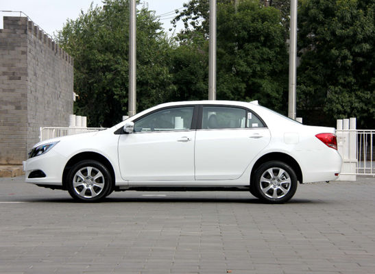 Porte elettriche pure di rendimento elevato di 305KM 400KM BYD E5 EV 4 5 sedili
