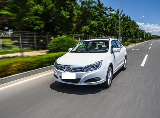Porte elettriche pure di rendimento elevato di 305KM 400KM BYD E5 EV 4 5 sedili