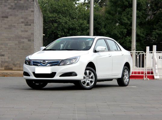 Porte elettriche pure di rendimento elevato di 305KM 400KM BYD E5 EV 4 5 sedili