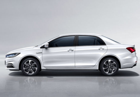 Byd compatto Qin Ev Sedan Electric Car 400-450KM 4 porte 5 sedili