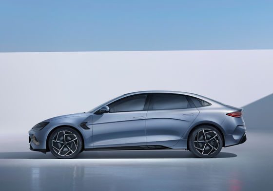 Automobile elettrica 550-700KM di taglia media della berlina della guarnizione di Byd 5 porte 5 sedili